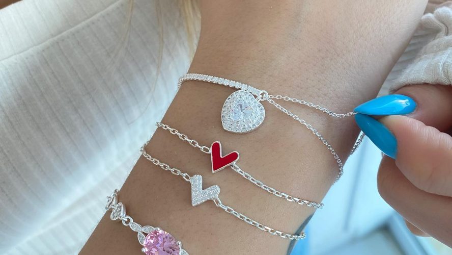 Saiba como usar diversas pulseiras femininas