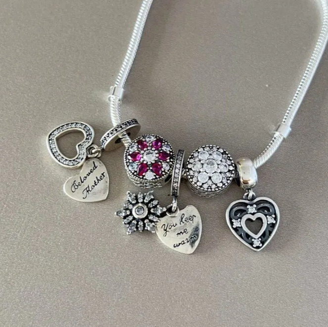Por que os berloques de coração são clássicos para pulseiras?