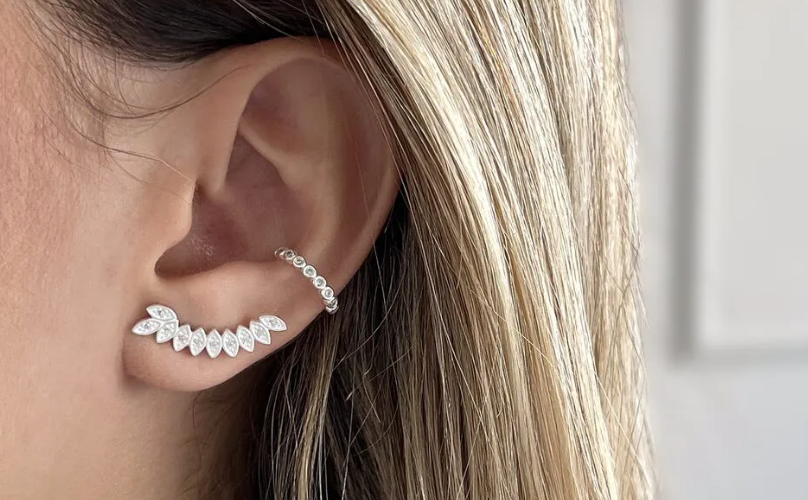 O piercing de pressão prata é confortável para uso diário?
