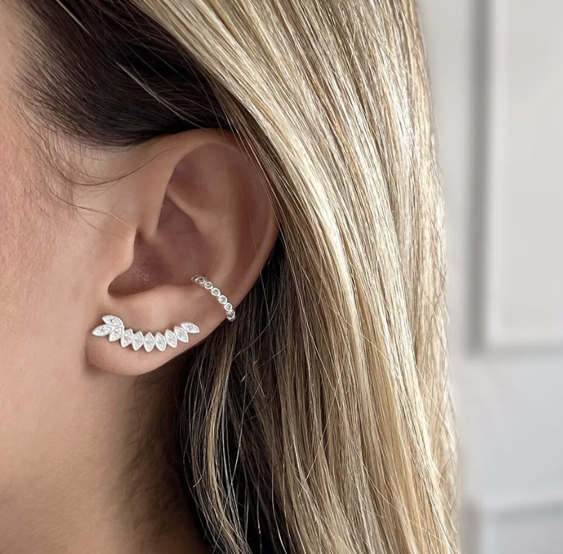 O piercing de pressão prata é confortável para uso diário?