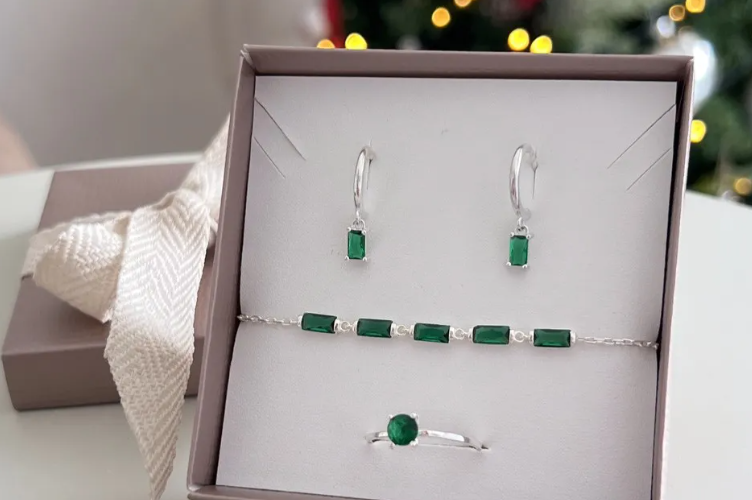 Quais acessórios de prata não podem faltar no porta-joias feminino?