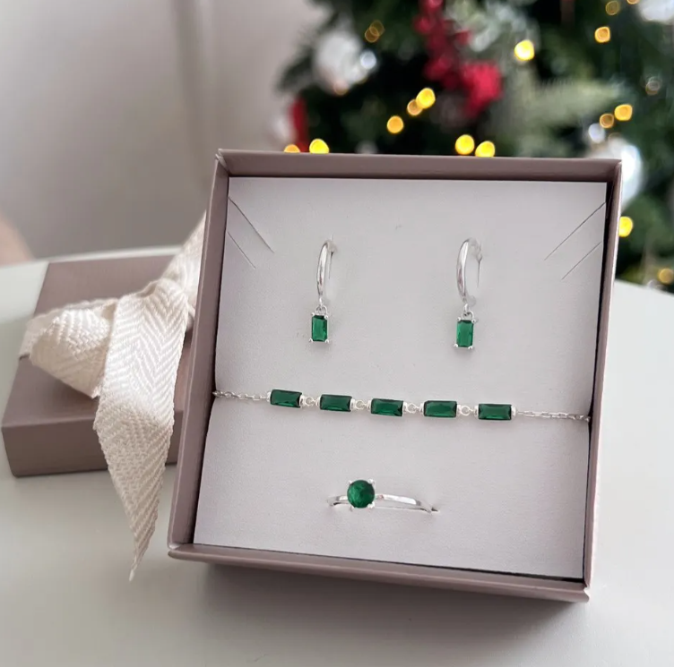 Quais acessórios de prata não podem faltar no porta-joias feminino?