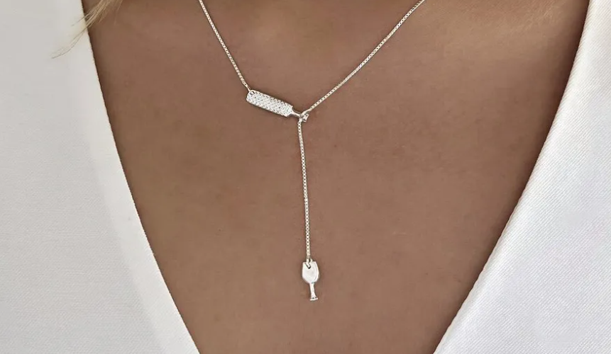 Em quais ocasiões um colar gravatinha pode transformar seu look?