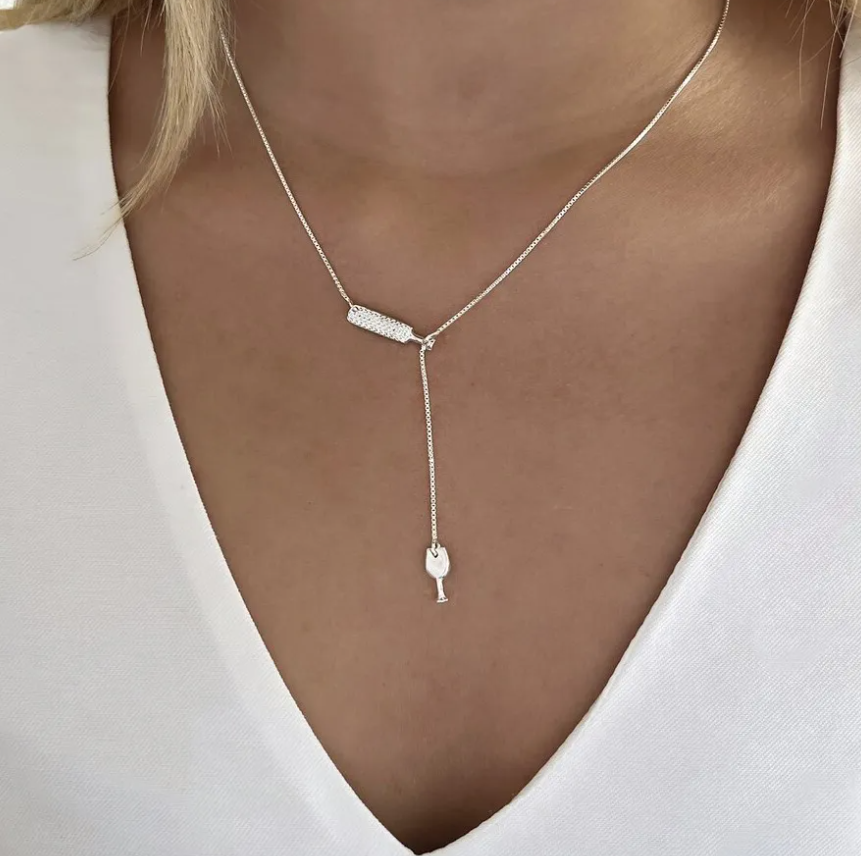 Em quais ocasiões um colar gravatinha pode transformar seu look?