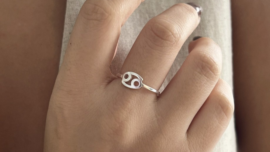 O anel de signo prata combina com jantares especiais?